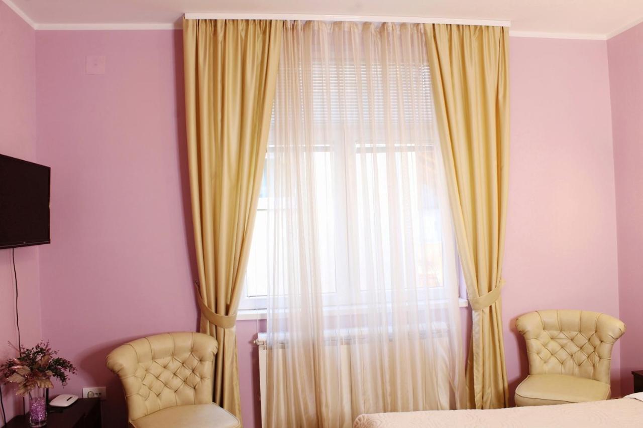 Paradisos Apartment *