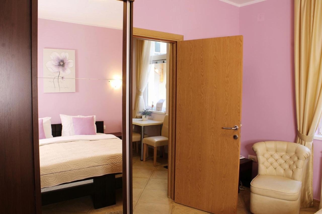 Paradisos Apartment *
